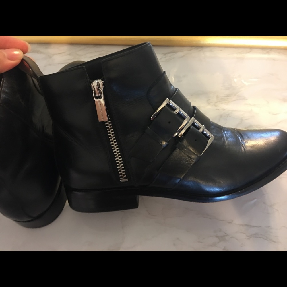 Micheal Kors Boots